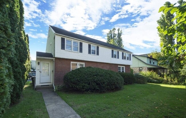 Primary Photo - Sparks Street Duplex