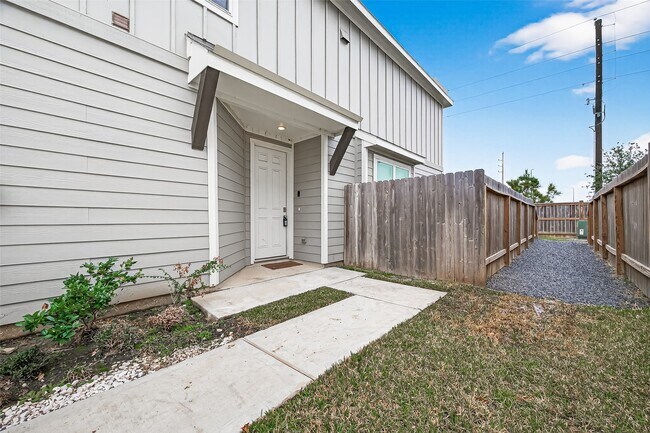 Building Photo - 27926 Western Crk Ct