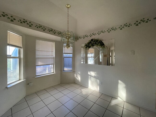 Building Photo - 360 Virtual Tour Available