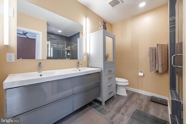 Building Photo - 1501 N 31st St