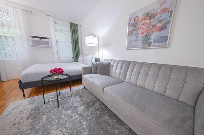 Building Photo - 1369 1st Ave