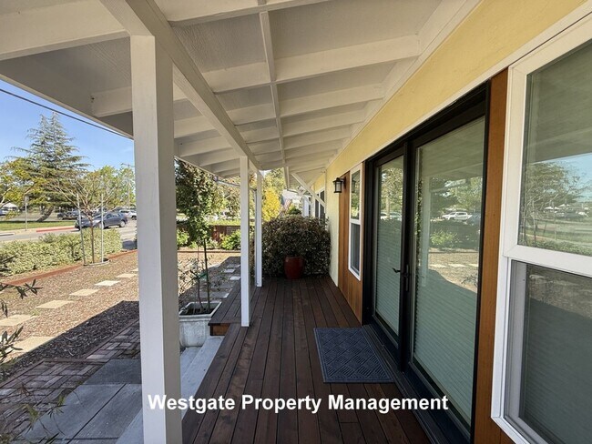 Building Photo - 220 Payran St