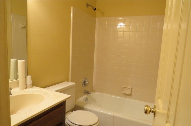 Building Photo - 3165 Henderson Walk