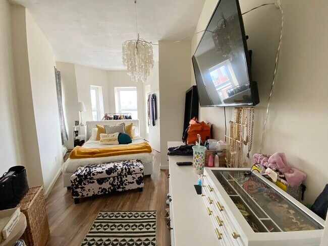 Building Photo - 96 Hammond St