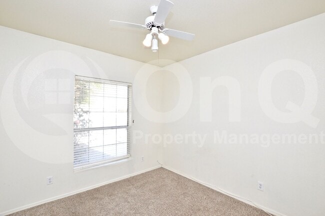 Building Photo - 598 S Neely St