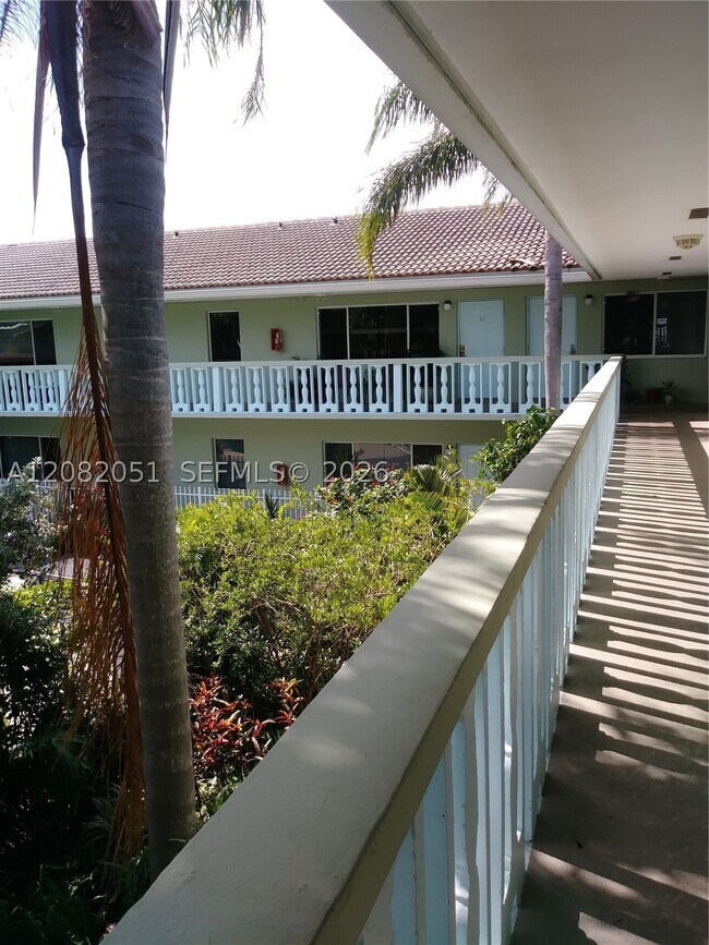 Building Photo - 1423 Holly Heights Dr
