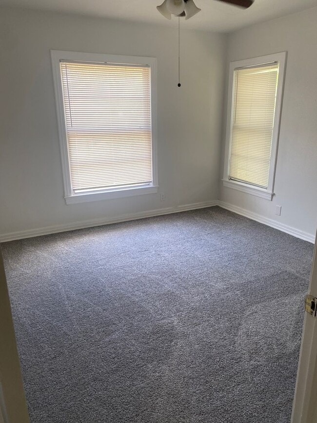 Building Photo - 3 Bedroom 1 Bath House Near Westmoreland R...