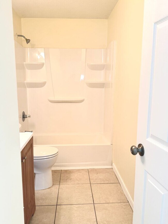 Building Photo - 3/2/2 CBS Home - Vero Beach  (LOW MOVE IN COSTS)