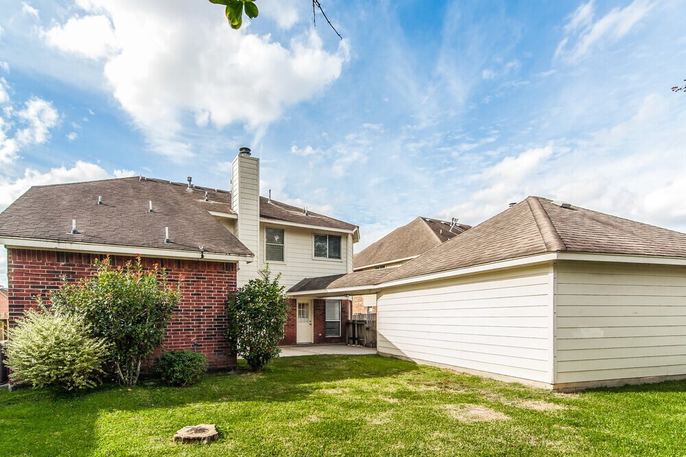 Building Photo - 15526 Oxenford Dr