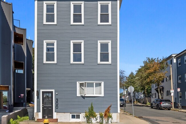 Primary Photo - 300 Marginal St