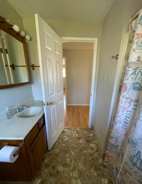 Building Photo - 1112 Yew St