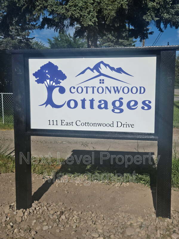 Building Photo - 111 E Cottonwood Dr