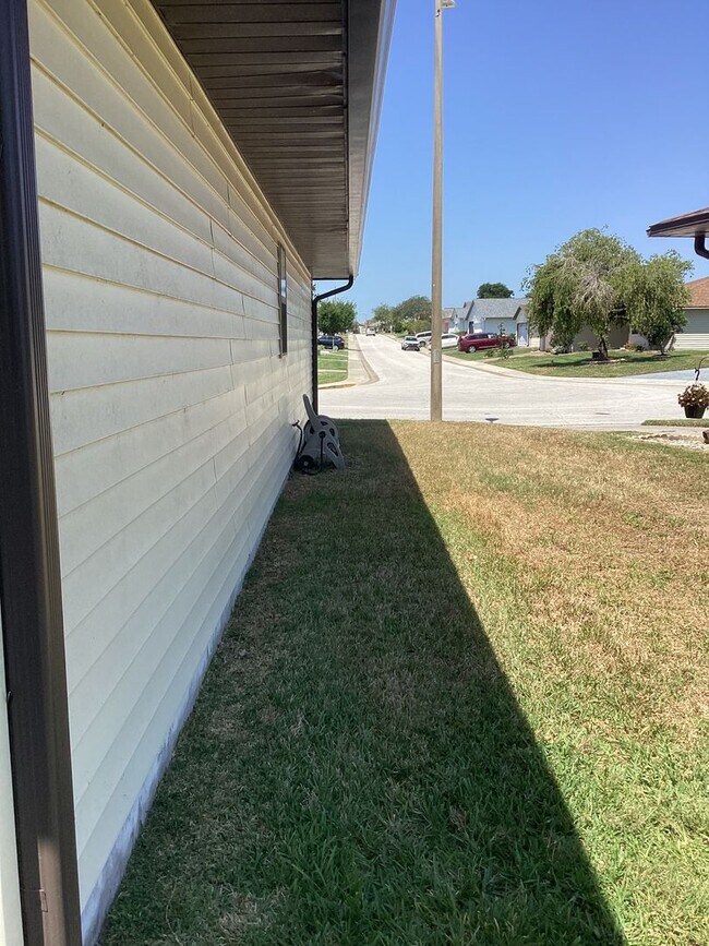 Building Photo - 55+ Gated HOA Community!