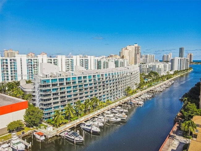 Building Photo - 2945 NE 185th St