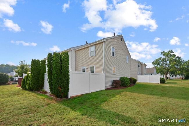 Building Photo - 8 Allspice Ln