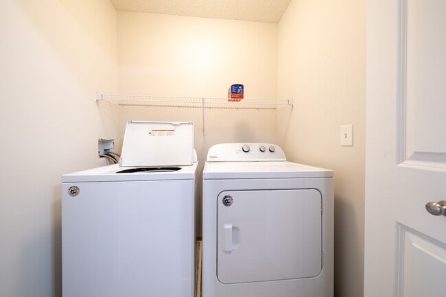 Building Photo - 557 French Ln