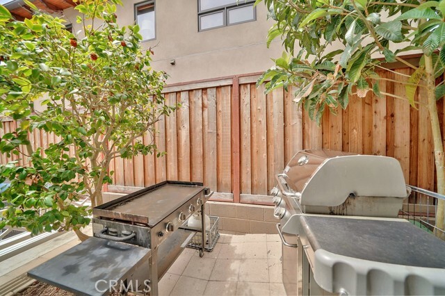 Building Photo - 314 W Avenida Valencia