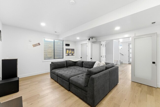 Building Photo - 11716 Meeks Ct