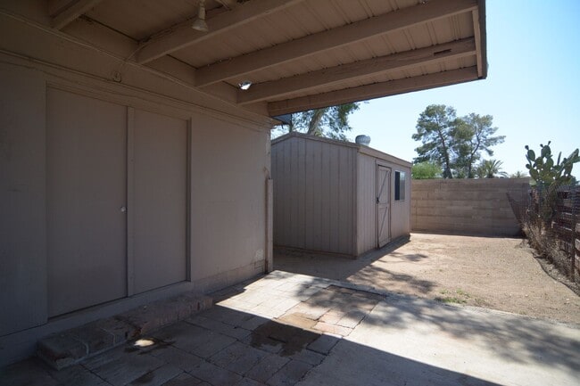 Building Photo - Charming 3 Bedroom 2 Bath House Plus Bonus...