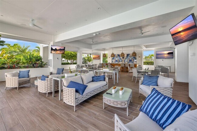 Building Photo - 2600 Island Blvd