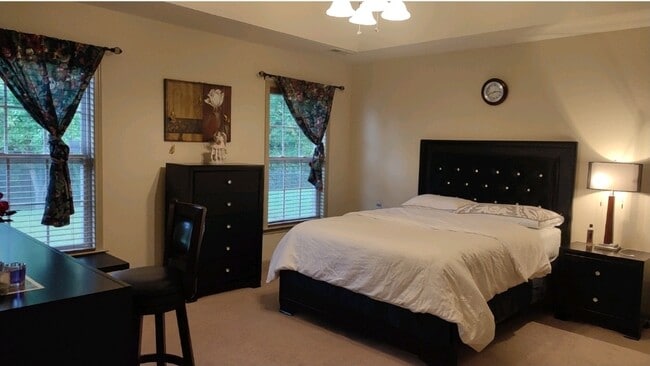Building Photo - 124 Paladin Dr