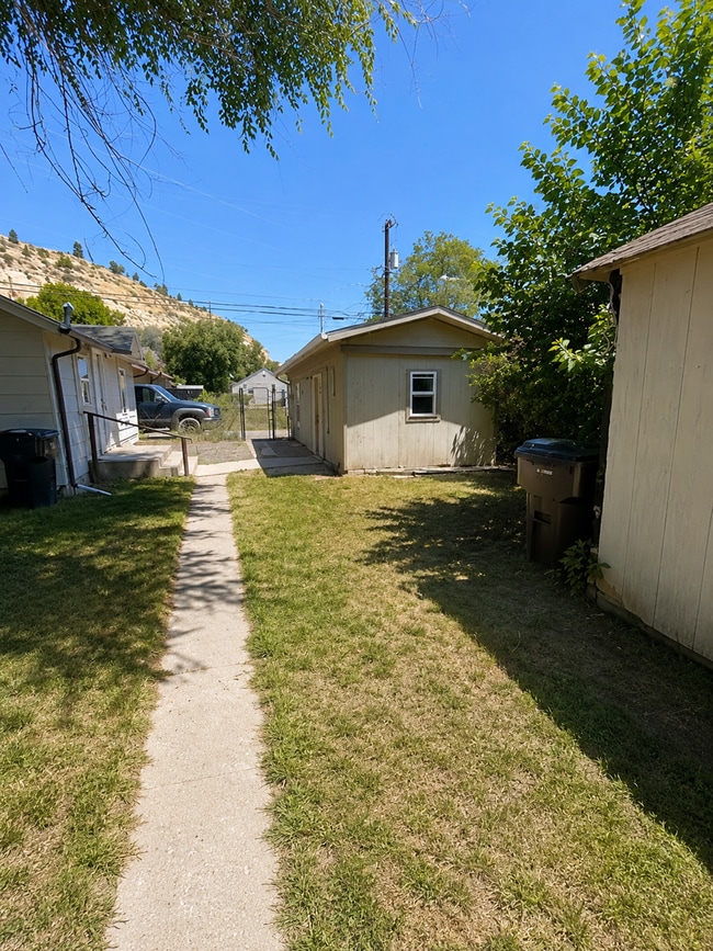Building Photo - Adorable Updated Studio Home in the Heart of Downtown Billings