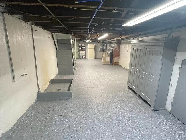 Building Photo - 47 W 17th St