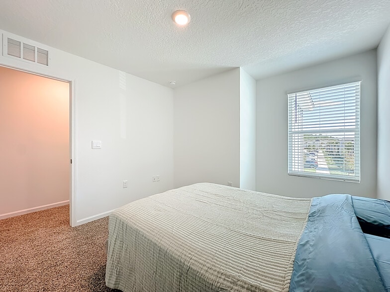 Building Photo - 53 Palmones St