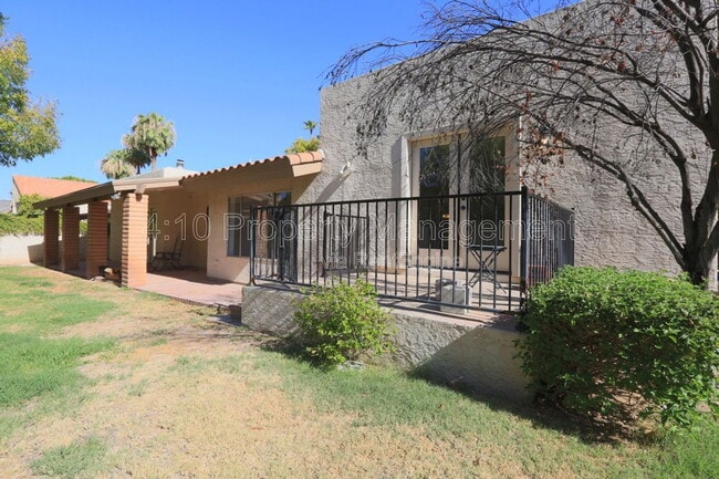 Building Photo - 951 E Leeward Ln