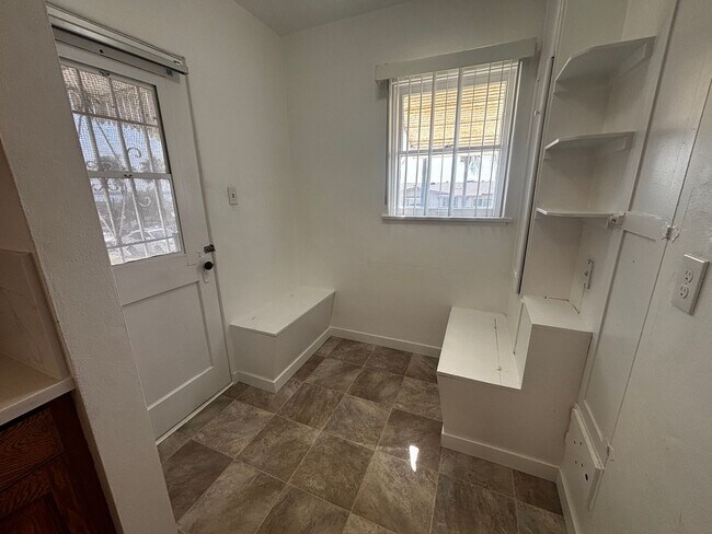 Building Photo - 3689 Moultrie Ave