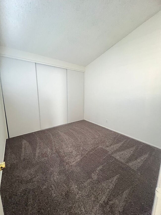 Building Photo - **MOVE IN DEPOSIT SPECIAL** 2 Bedroom 2.5 ...