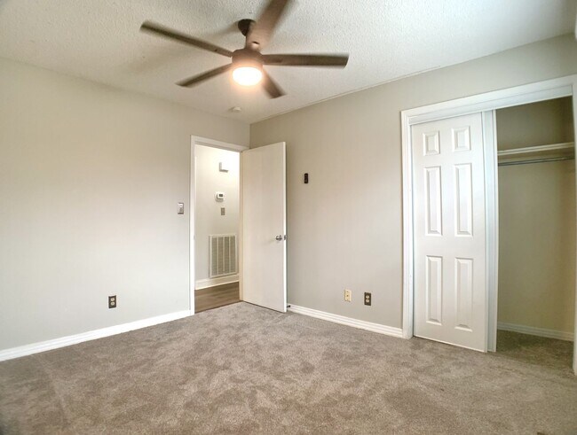 Building Photo - 2707 Dove Ct