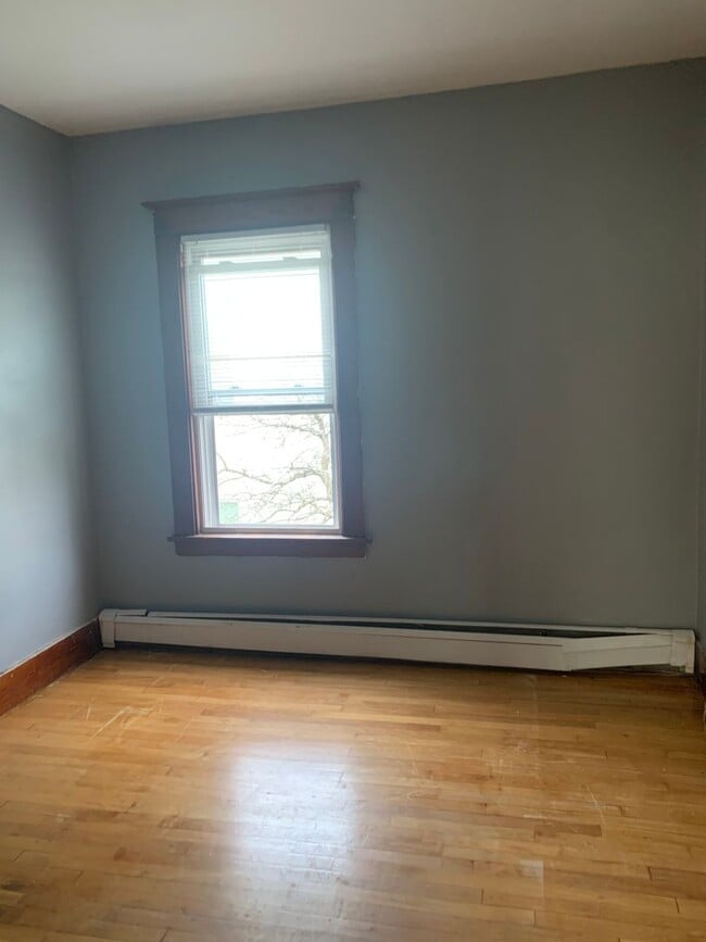 Building Photo - 255 Vrooman Ave
