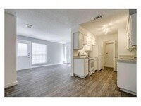 Building Photo - Great Duplex in Southeast Austin with private yard!