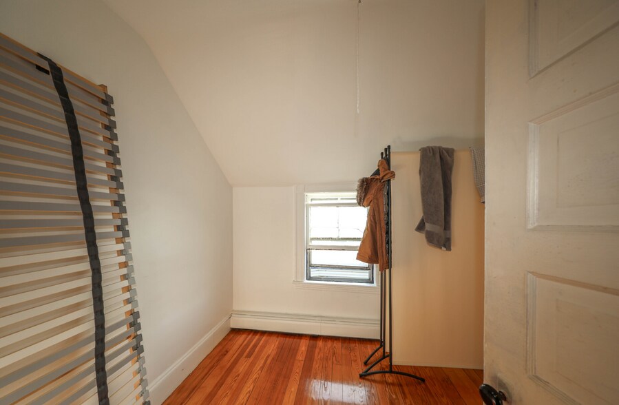 Building Photo - 17 Princeton St