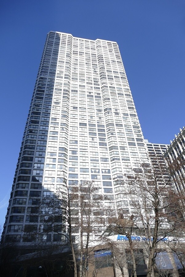 Primary Photo - 405 N Wabash Ave