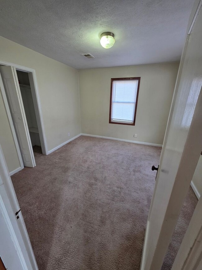 Building Photo - 3 Bed | 2 Bath | 2 Car Garage | Fully Fenced Yard