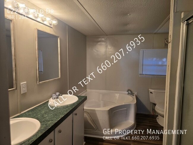 Building Photo - 422 Arnold Dr