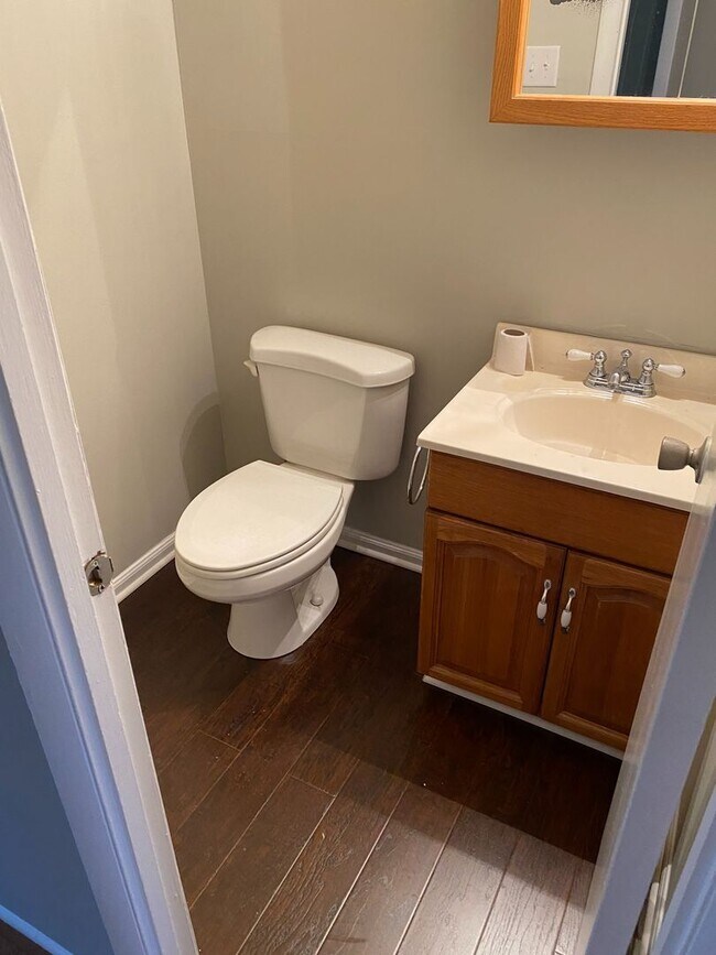 Building Photo - Townhome in Millersville