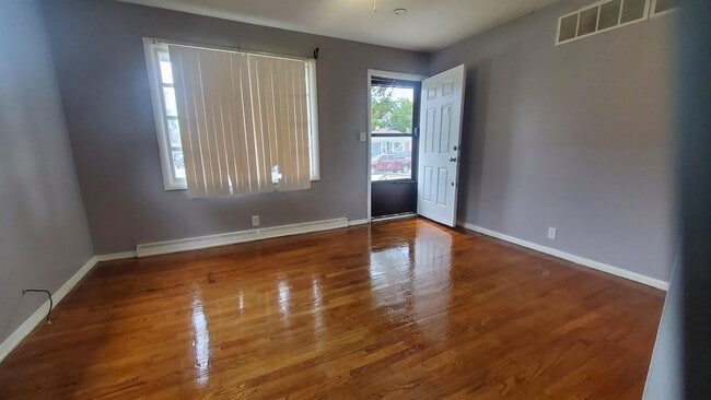 Building Photo - 3929 Larchmont St