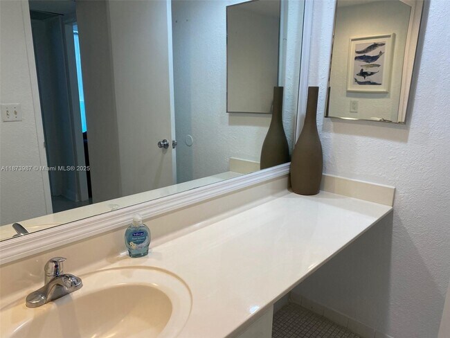 Building Photo - 4001 S Ocean Dr
