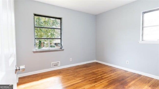 Building Photo - 2917 Cambridge Dr SW