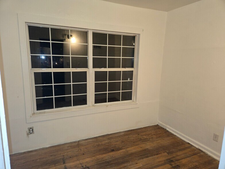 Building Photo - 800 12th Ave