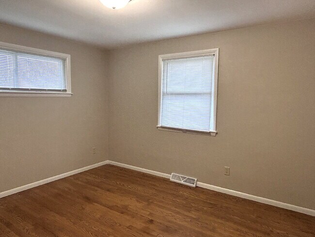 Building Photo - Fully Renovated 3 Bedroom Ranch!