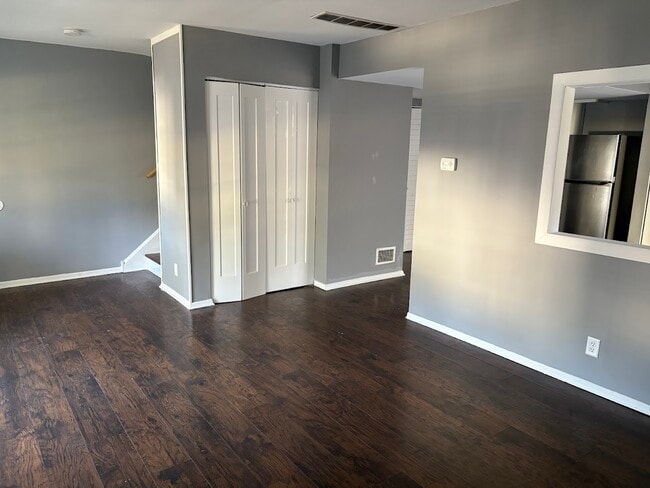 Building Photo - 4W S Fernwood Dr