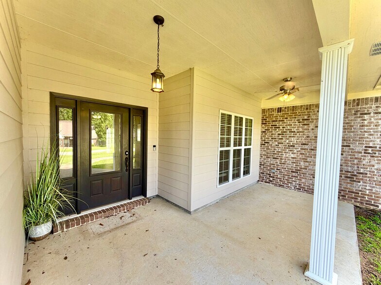 Building Photo - 185 Ora Ln