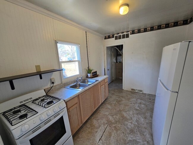Building Photo - 158 S Roosevelt Rd