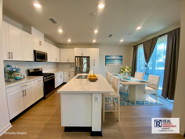 Building Photo - Modern 3-Bed, 3-Bath Home with Garage & Re...