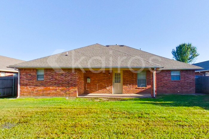 Building Photo - 521 SW 163rd St