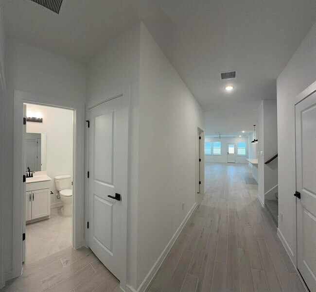 Building Photo - 4727 Bay Vista Dr